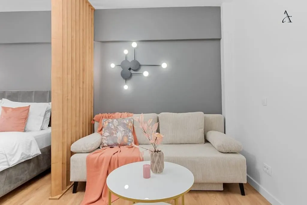 Bellona Studio Bucareste 0*,  Roménia
